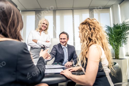 Preview: Businesspeople in a office