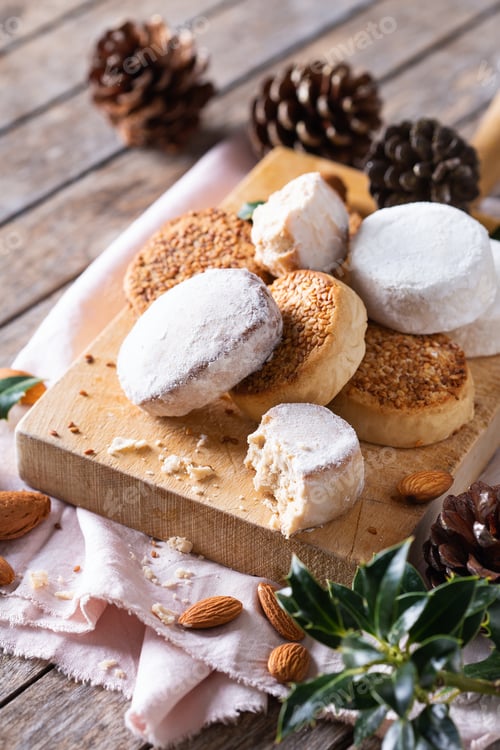 Preview: Typical Spanish Christmas sweets, shortbread mantecados and polvorones