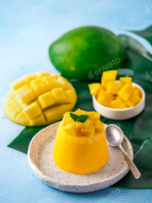 Preview: Mango Mousse on blue background, vertical