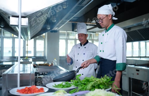Preview: Young chef, University professor is passing on the knowledge of cooking to students