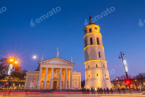 Preview: Cathedral with Bell Tower and Gediminas statue Square in Vilnius at night, Lithuania