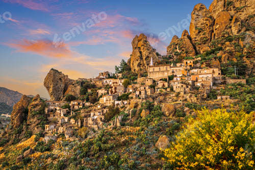 Preview: Pentedattilo, Italy Abandoned Village