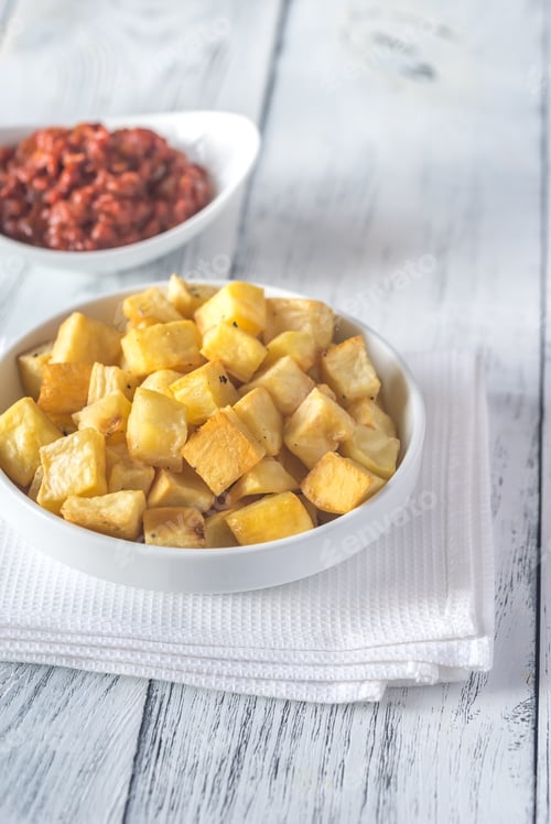 Preview: Portion of patatas bravas with sauces