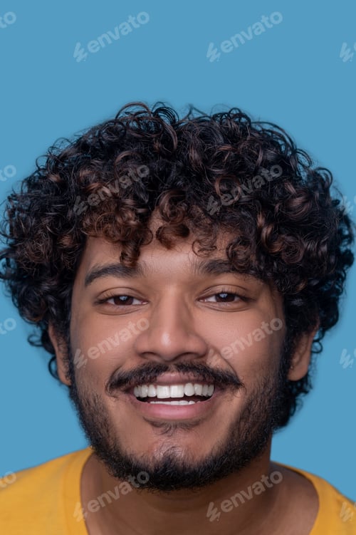 Preview: Cheerful guy with open mouth showing his white teeth