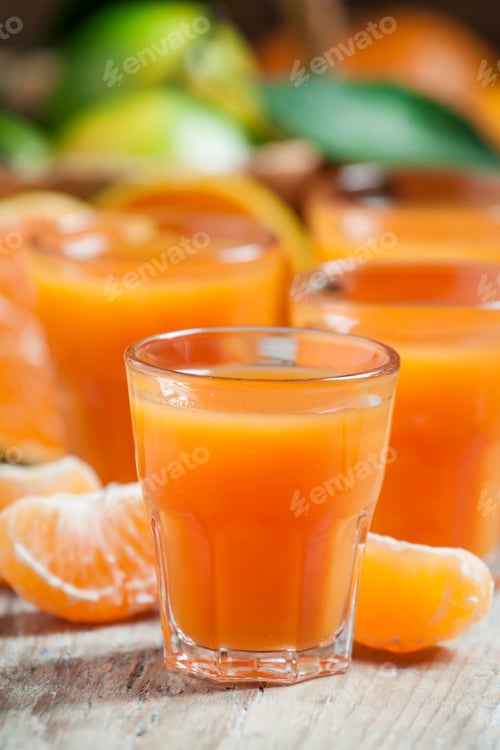 Preview: Fresh tangerine juice with slices of mandarin on old wooden background, selective focus
