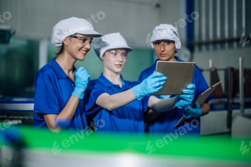 Preview: Inspector check conveyor operation with precise bottled water sequencing for seamless production.