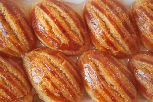 Preview: Traditional Turkish dessert tulumba on a plate