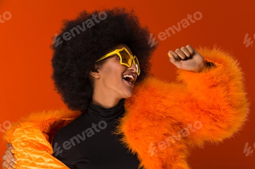 Preview: Beautiful afro woman