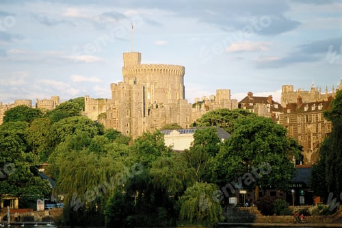 Preview: Windsor Castle over blue sky
