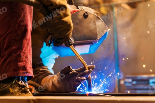 Preview: Man welding