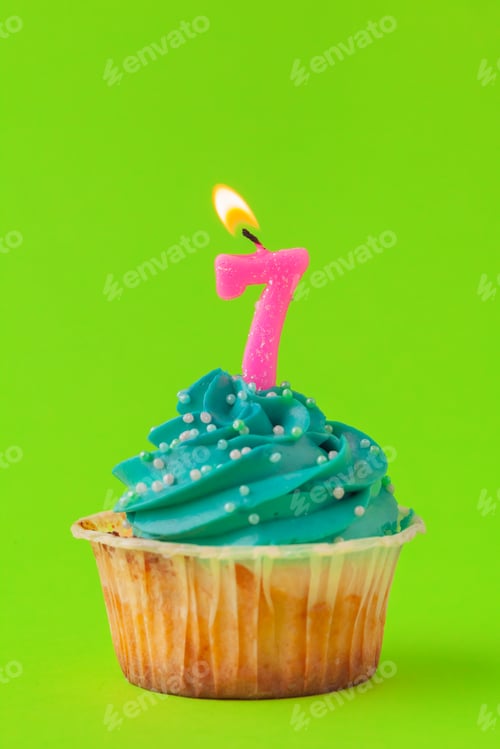 Preview: Delicious cupcakes with candles on a colored background. Festive background, birthday
