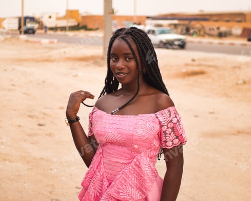 Preview: A beautiful Mauritanian girl with pink dress