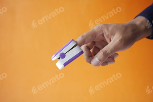Preview: close up of man hand using pulse oximeter