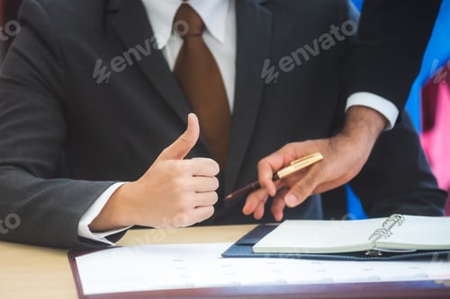 Preview: Businessman showing thumbs up, concept of successful business