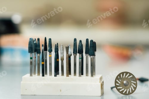 Preview: Grinding tools and drills for dental technicians