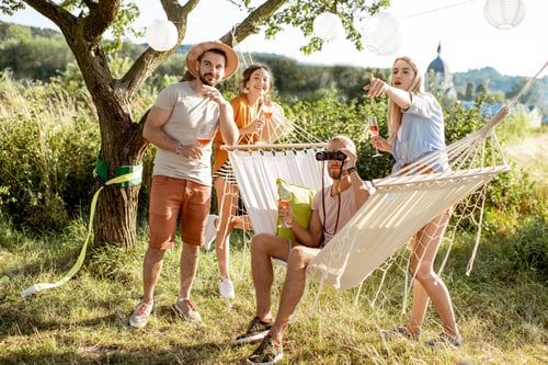 Preview: Friends relaxing in the garden