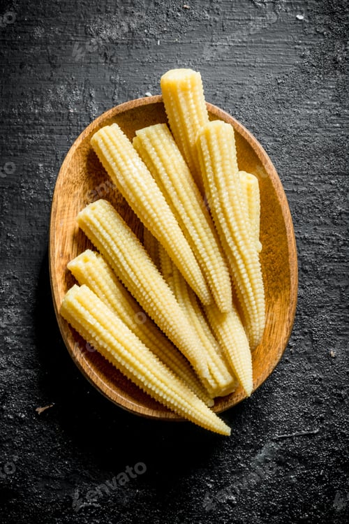 Preview: Preserved corn on a plate.