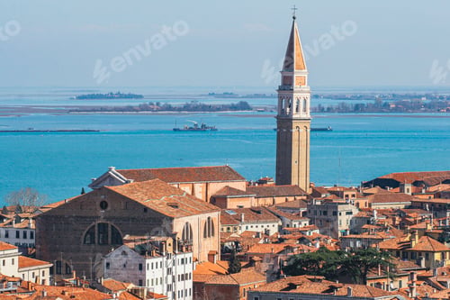 Preview: Cityscape Venice surrounded by buildings