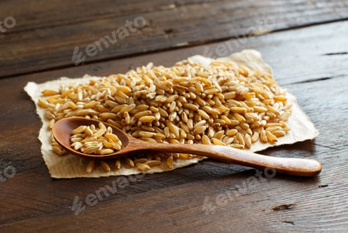 Preview: Pile of Kamut grain on wooden background