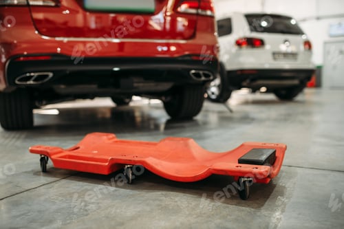 Preview: Rolling trolley for work under the bottom of car