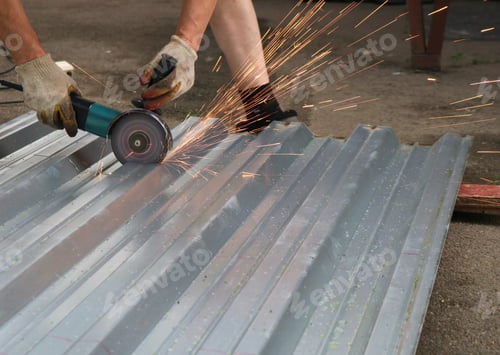 Preview: Sparking grinder in the process of sawing sheet iron