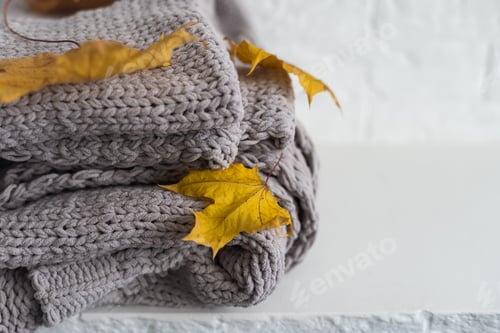 Preview: Cozy Blanket with Autumn Leaves on Display