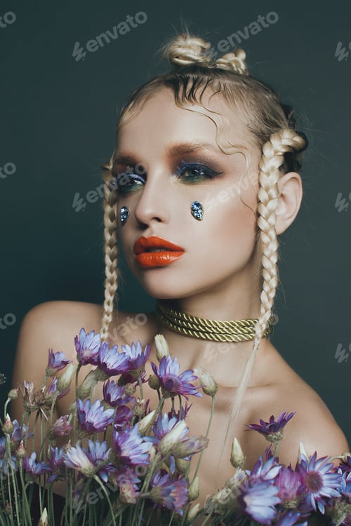 Preview: Fashionable Female Portrait In Studio With Hair, Make-Up And Flowers