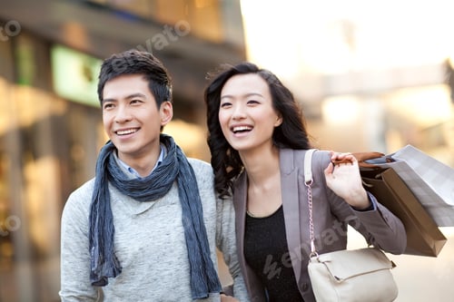 Preview: Fashionable young couple shopping