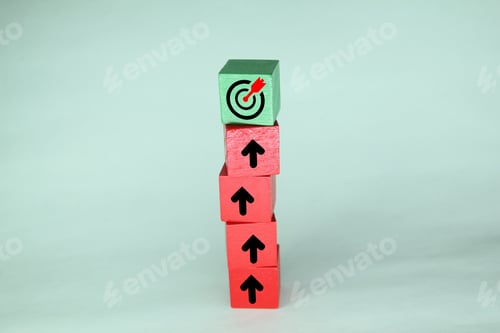 Preview: vertical wooden block arrangement with up arrow icon and target icon on top