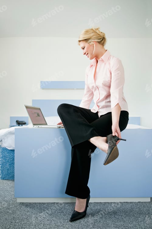 Preview: Businesswoman working in her hotel room
