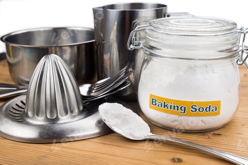 Preview: Baking soda effective polish of metal kitchenwares.