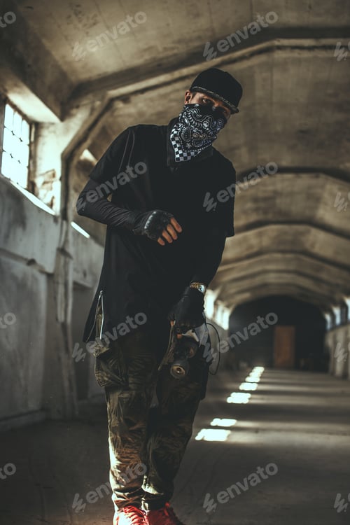 Preview: Guy in gangster clothing and face mask