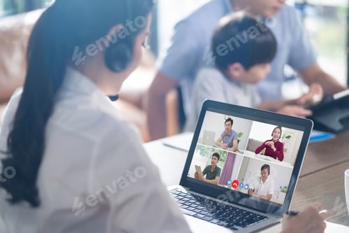 Vista previa: Asian business woman talking to colleague team about plan in video conference with family at home