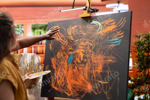 Preview: Master painter and apprentice creating a masterpiece with finger paint