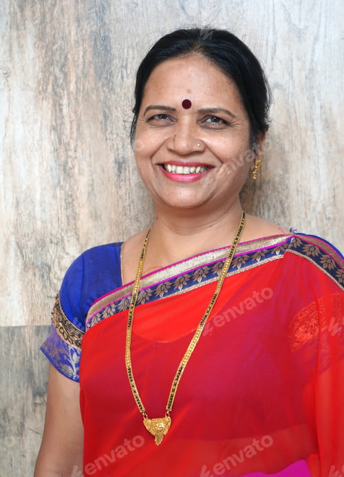 Preview: Portrait of happy traditionally dressed Indian woman
