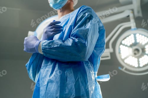 Preview: low shot in a modern clinic in a bright, spacious operating room, the surgeon is fully prepared to