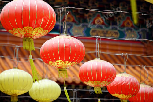 Preview: lantern in chinese temple