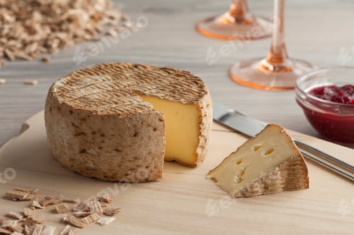 Preview: Tomme fumee, smoked cheese