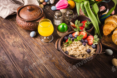 Preview: Homemade oatmeal granola with berries