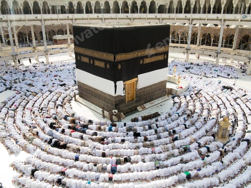 Preview: Kaaba The Holy Mosque In Mecca With Muslim People Pilgrims Of Hajj Praying In Crowd (Newest And