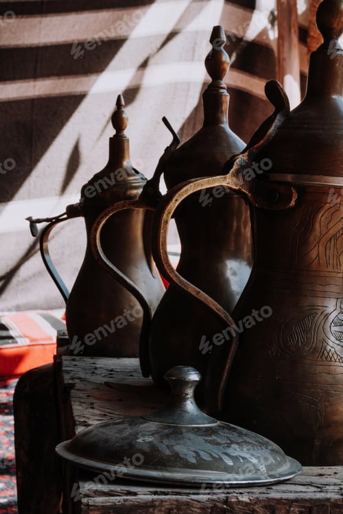 Preview: Traditional metallic Arabic jugs kashida