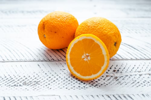 Preview: Oranges on a white background.