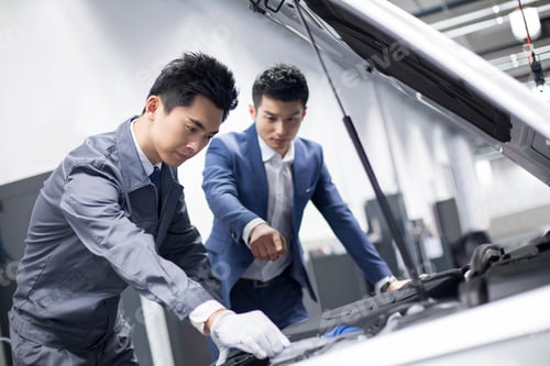 Preview: Auto mechanic talking with car owner