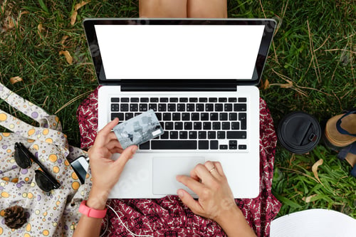 Preview: Anonymous woman shopping in Internet