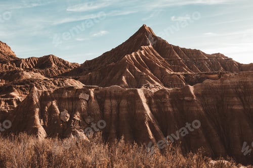 Preview: Picturesque sandy cliffs in sunlight