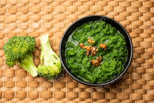 Preview: Fresh broccoli chutney or paste, puree in the bowl with raw pieces