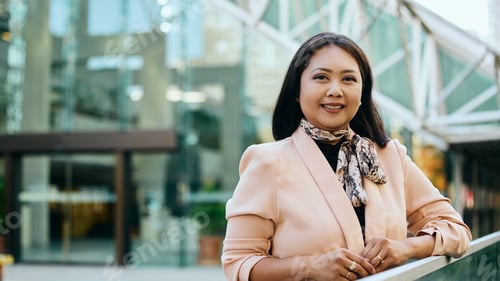 Preview: Portrait of female Asian business leader looking at camera.