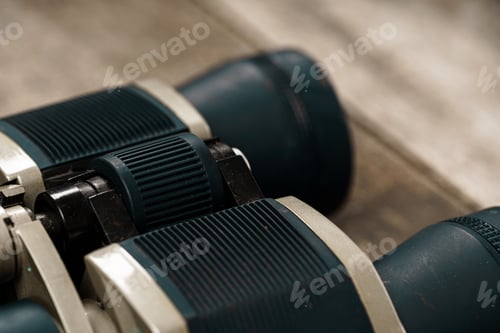 Preview: Hunting binoculars with red lense, close up
