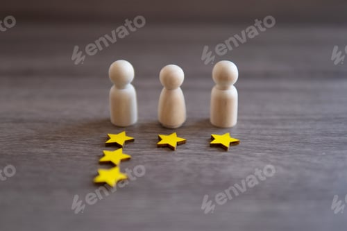 Preview: Wooden dolls and stars.