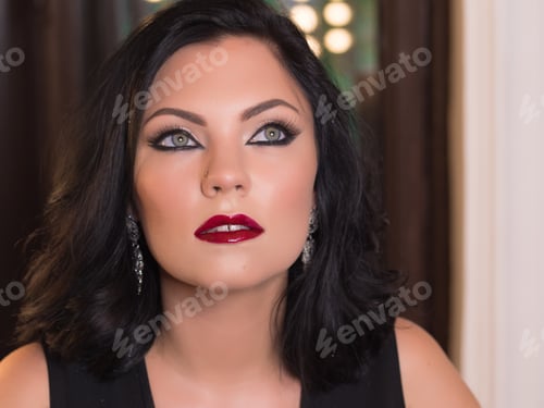 Preview: Makeup artist working with brunette woman
